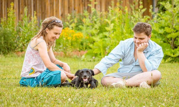 Gemeinsame Zeit mit dem Mitarbeitenden-Hund in der Jugendbetreuung