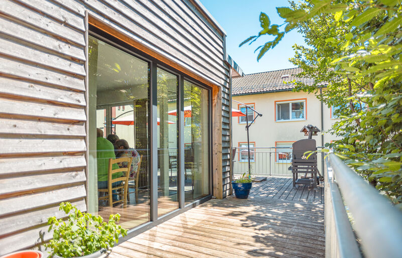 Terrasse mit Zugang zum Gemeinschaftsbereich des Hauses Anton-Pech bei Dr. Loew Rabenstein